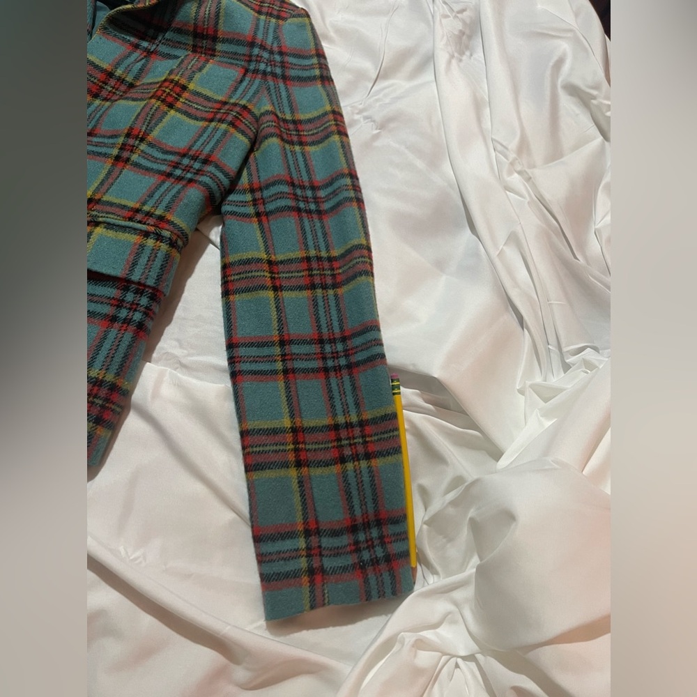 Selling a rarely worn blazer jacket, wooden buttons and beautiful color pattern. - Picture 5 of 5